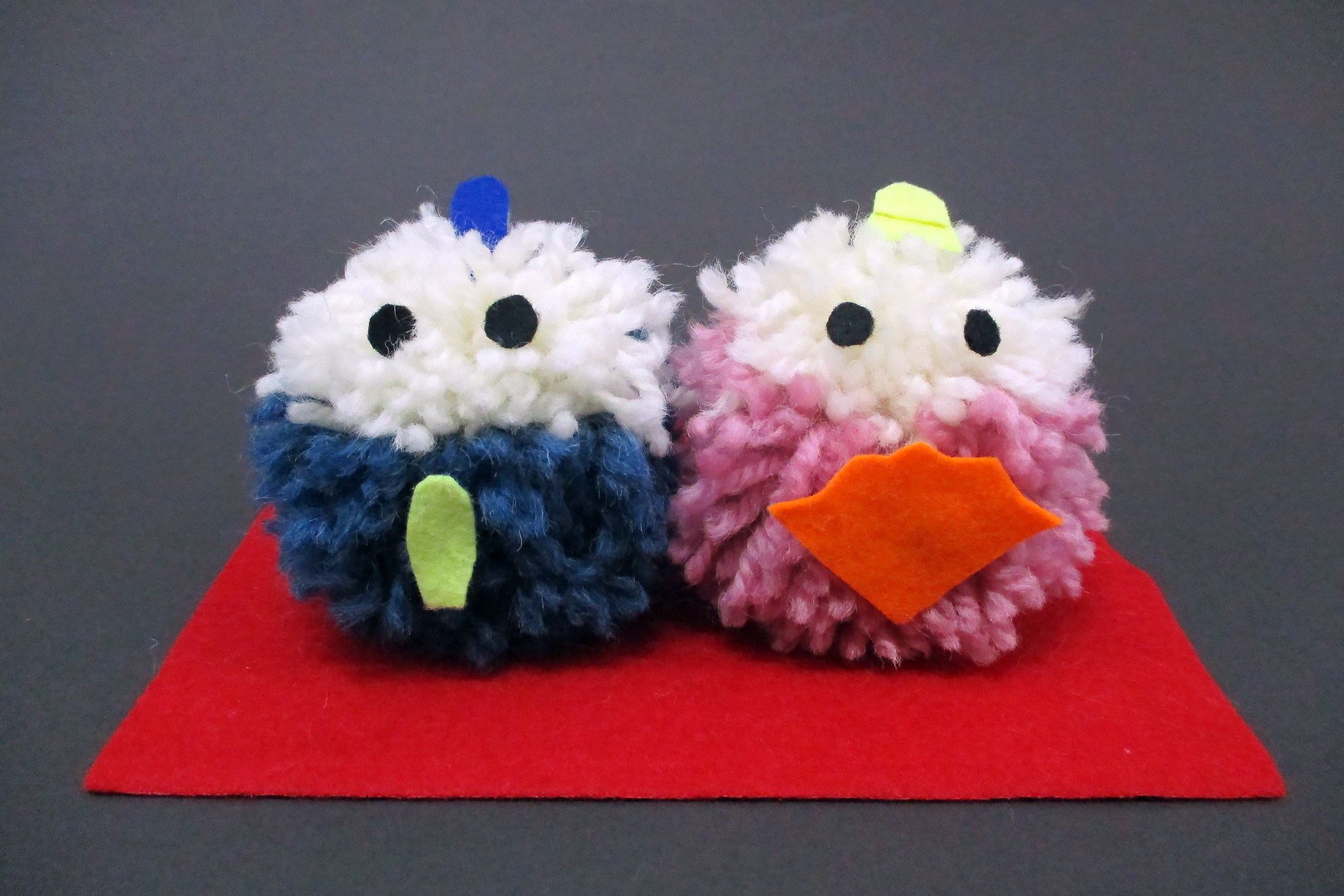 毛糸でポンポンおひなさま
